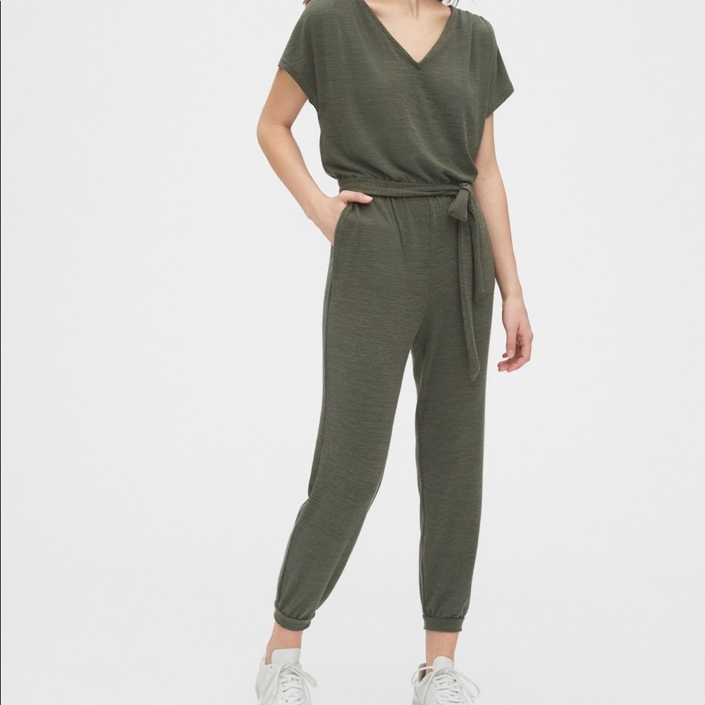 Gap softspun V-Neck Jumpsuit, XS